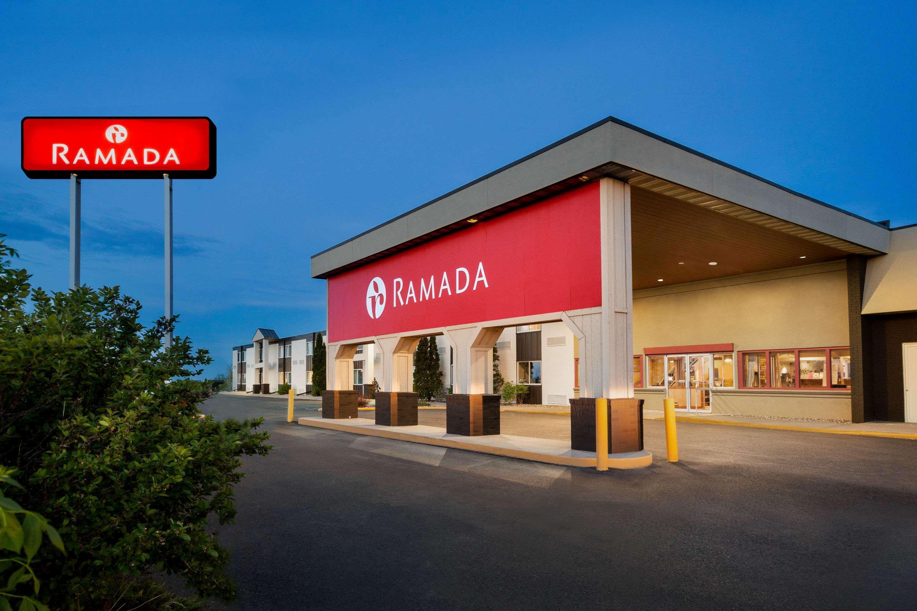 Ramada By Wyndham Bismarck Hotel Exterior foto
