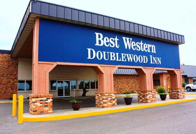 Ramada By Wyndham Bismarck Hotel Exterior foto