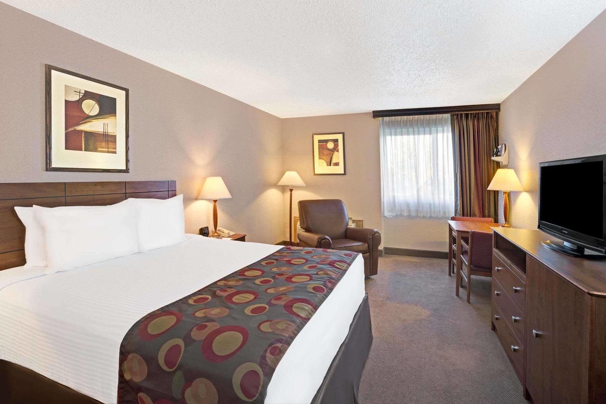 Ramada By Wyndham Bismarck Hotel Exterior foto